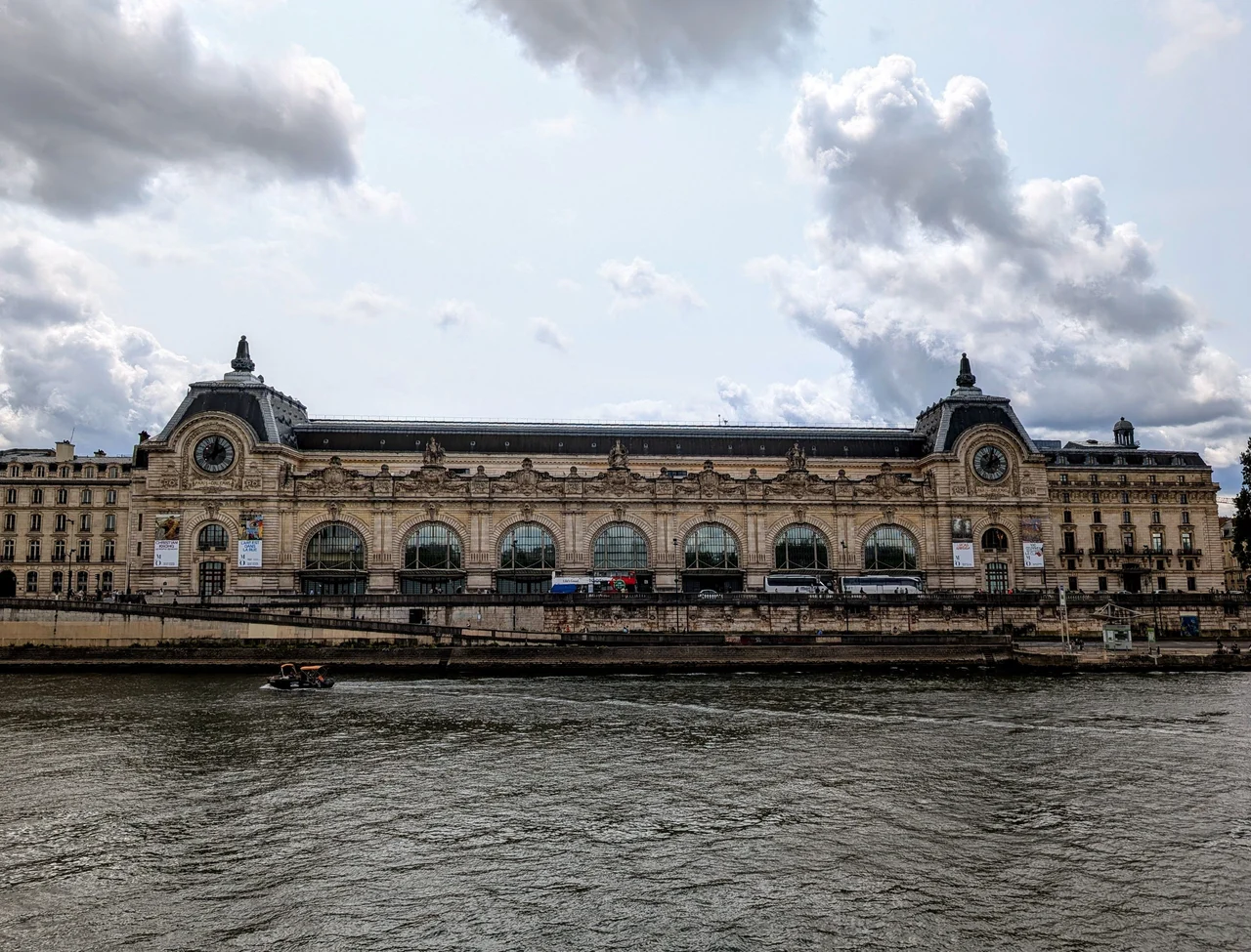 Musée d’Orsay facade beside the Seine